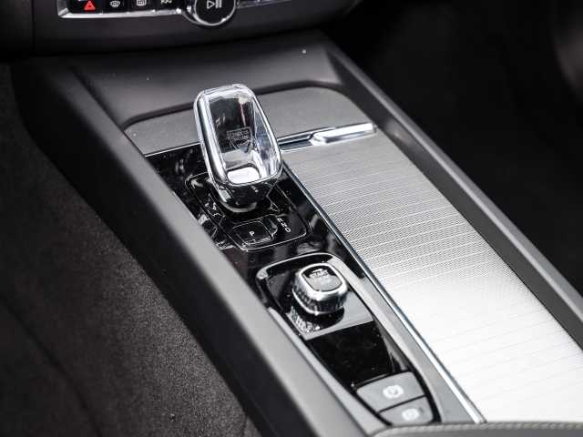 Volvo  Plus Dark AWD B5 Benzin EU6d Allrad Leder digitales Cockpit Memory Sitze Soundsy