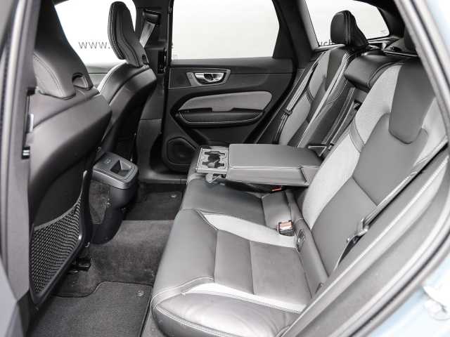 Volvo  Plus Dark AWD B5 Benzin EU6d Allrad Leder digitales Cockpit Memory Sitze Soundsy