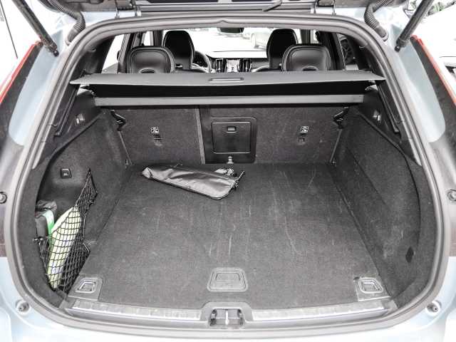Volvo  Plus Dark AWD B5 Benzin EU6d Allrad Leder digitales Cockpit Memory Sitze Soundsy