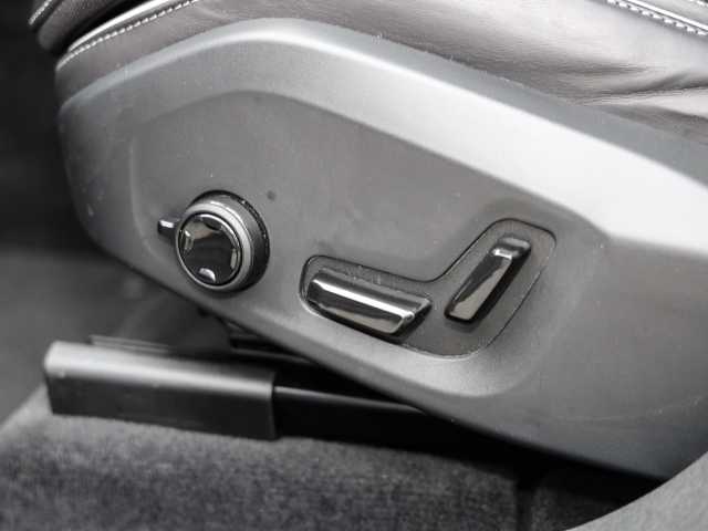 Volvo  Ultimate Dark AWD B5 Benzin EU6d Allrad HUD StandHZG Leder digitales Cockpit Mem