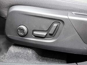 Volvo  Plus Dark 2WD B3 EU6d digitales Cockpit Memory Sitze Soundsystem HarmanKardon LE