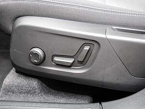 Volvo  Plus Dark 2WD B3 EU6d digitales Cockpit Memory Sitze Soundsystem HarmanKardon LE