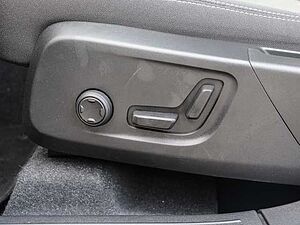 Volvo  Plus Dark 2WD B3 EU6d digitales Cockpit Memory Sitze Soundsystem HarmanKardon LE