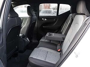 Volvo  Plus Dark 2WD B3 EU6d digitales Cockpit Memory Sitze Soundsystem HarmanKardon LE
