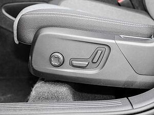 Volvo  Plus Dark 2WD B3 EU6d digitales Cockpit Memory Sitze Soundsystem HarmanKardon LE