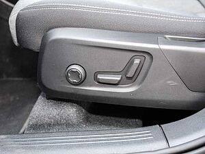 Volvo  Plus Dark 2WD B3 EU6d digitales Cockpit Memory Sitze Soundsystem HarmanKardon LE