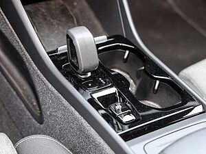 Volvo  Plus Dark 2WD B3 EU6d digitales Cockpit Memory Sitze Soundsystem HarmanKardon LE