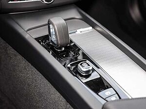 Volvo  Ultimate Dark 2WD B4 Diesel EU6d HUD AD digitales Cockpit Memory Sitze Soundsyst