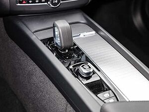 Volvo  Ultimate Dark 2WD B4 Diesel EU6d HUD AD digitales Cockpit Memory Sitze Soundsyst