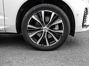 Volvo  Ultimate Dark 2WD B4 Diesel EU6d HUD AD digitales Cockpit Memory Sitze Soundsyst