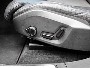 Volvo  Plus Dark 2WD B4 Diesel EU6d digitales Cockpit Memory Sitze Soundsystem HarmanKa