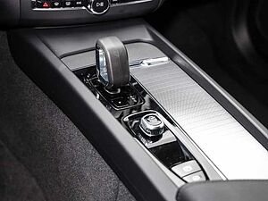 Volvo  Plus Dark 2WD B4 Diesel EU6d digitales Cockpit Memory Sitze Soundsystem HarmanKa