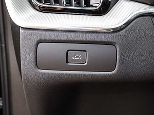 Volvo  Ultimate Dark 2WD B4 Diesel EU6d HUD AD digitales Cockpit Memory Sitze Soundsyst