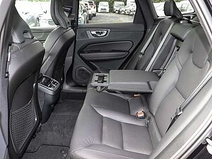 Volvo  Ultimate Dark 2WD B4 Diesel EU6d HUD AD digitales Cockpit Memory Sitze Soundsyst