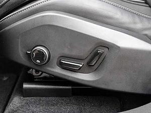 Volvo  Plus Dark AWD B5 Benzin EU6d Allrad Leder digitales Cockpit Memory Sitze Soundsy