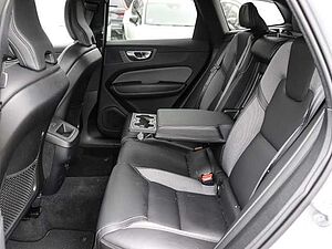 Volvo  Plus Dark AWD B5 Benzin EU6d Allrad Leder digitales Cockpit Memory Sitze Soundsy