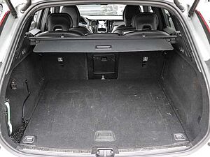 Volvo  Plus Dark AWD B5 Benzin EU6d Allrad Leder digitales Cockpit Memory Sitze Soundsy