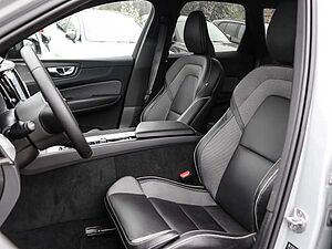 Volvo  Plus Dark AWD B5 Benzin EU6d Allrad Leder digitales Cockpit Memory Sitze Soundsy