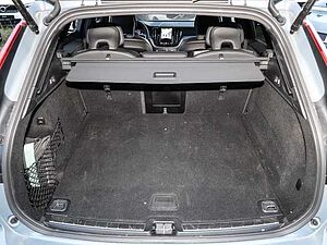 Volvo  Plus Dark AWD B5 Benzin EU6d Allrad Leder digitales Cockpit Memory Sitze Soundsy