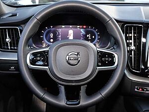 Volvo  Plus Dark AWD B5 Benzin EU6d Allrad Leder digitales Cockpit Memory Sitze Soundsy