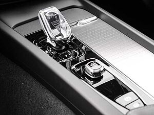 Volvo  Ultimate Dark AWD B5 Benzin EU6d Allrad HUD StandHZG Leder digitales Cockpit Mem