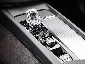 Volvo  Plus Dark AWD B5 Benzin EU6d Allrad Leder digitales Cockpit Memory Sitze Soundsy