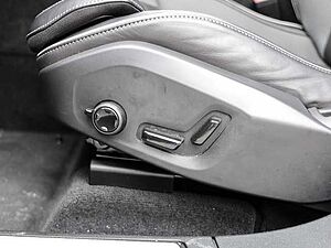 Volvo  Plus Dark AWD B5 Benzin EU6d Allrad Leder digitales Cockpit Memory Sitze Soundsy