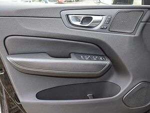 Volvo  Ultimate Dark 2WD B4 Diesel EU6d HUD AD digitales Cockpit Memory Sitze Soundsyst