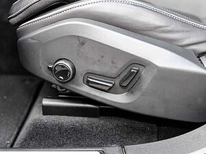 Volvo  Ultimate Dark AWD B5 Benzin EU6d Allrad HUD StandHZG Leder digitales Cockpit Mem