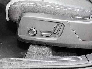 Volvo  Plus Dark 2WD B3 EU6d digitales Cockpit Memory Sitze Soundsystem HarmanKardon LE