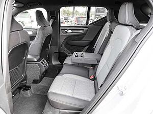 Volvo  Plus Dark 2WD B3 EU6d digitales Cockpit Memory Sitze Soundsystem HarmanKardon LE