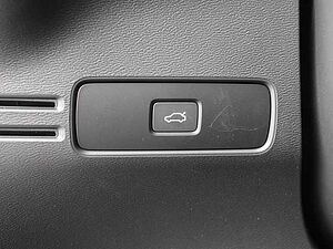 Volvo  Plus Dark 2WD B3 EU6d digitales Cockpit Memory Sitze Soundsystem HarmanKardon LE