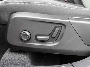 Volvo  Plus Dark 2WD B3 EU6d digitales Cockpit Memory Sitze Soundsystem HarmanKardon LE