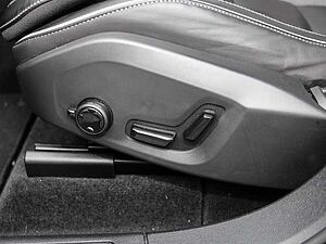 Volvo  Plus Dark AWD B5 Benzin EU6d Allrad Leder digitales Cockpit Memory Sitze Soundsy