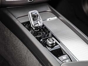 Volvo  Plus Dark AWD B5 Benzin EU6d Allrad Leder digitales Cockpit Memory Sitze Soundsy
