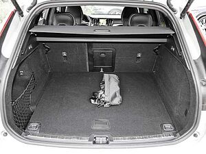 Volvo  Plus Dark AWD B5 Benzin EU6d Allrad Leder digitales Cockpit Memory Sitze Soundsy