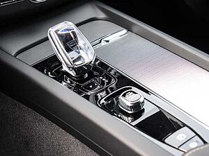 Volvo  Plus Dark AWD B5 Benzin EU6d Allrad Leder digitales Cockpit Memory Sitze Soundsy