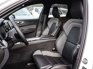 Volvo  Plus Dark AWD B5 Benzin EU6d Allrad Leder digitales Cockpit Memory Sitze Soundsy