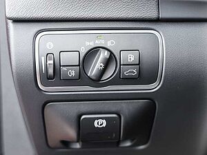 Volvo  Kombi Momentum D3 Navi Leder digitales Cockpit Sperrdiff. Klimaautom Musikstream