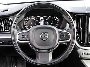 Volvo  Momentum Pro AWD B4 Diesel EU6d Allrad Navi Leder digitales Cockpit Soundsystem