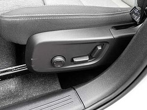 Volvo  Plus Dark Recharge Plug-In Hybrid 2WD T4 Twin Engine EU6d StandHZG Navi digitale
