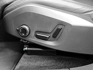 Volvo  Ultimate Dark Recharge Plug-In Hybrid AWD T8 Twin Engine EU6d Allrad HUD StandHZ