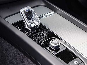 Volvo  Ultimate Dark Recharge Plug-In Hybrid AWD T8 Twin Engine EU6d Allrad HUD StandHZ