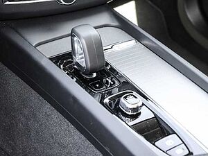 Volvo  Ultimate Dark Recharge Plug-In Hybrid AWD T8 Twin Engine EU6d Allrad HUD StandHZ