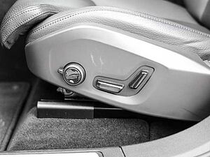 Volvo  Ultimate Dark Recharge Plug-In Hybrid AWD T8 Twin Engine EU6d Allrad HUD StandHZ