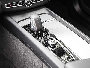 Volvo  Ultimate Dark Recharge Plug-In Hybrid AWD T8 Twin Engine EU6d Allrad HUD StandHZ