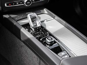 Volvo  Ultimate Dark Recharge Plug-In Hybrid AWD T8 Twin Engine EU6d Allrad HUD StandHZ