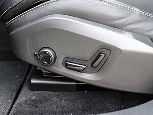 Volvo  Ultimate Dark Recharge Plug-In Hybrid AWD T8 Twin Engine EU6d Allrad HUD StandHZ