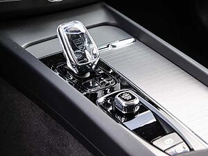 Volvo  Ultimate Dark Recharge Plug-In Hybrid AWD T8 Twin Engine EU6d Allrad HUD StandHZ