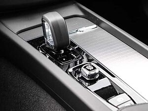 Volvo  Ultimate Dark AWD B4 Diesel EU6d Allrad HUD AD StandHZG digitales Cockpit Memory